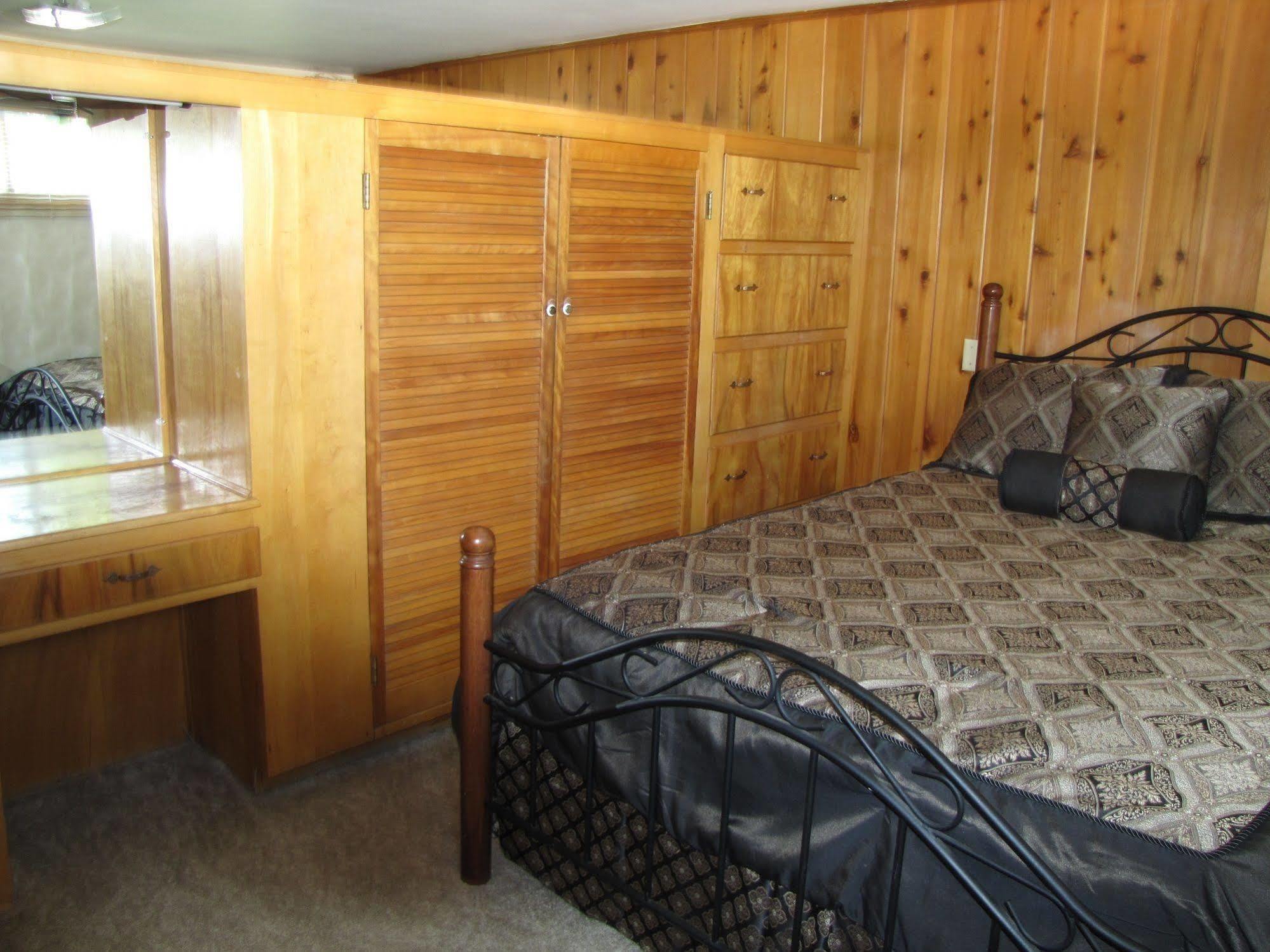 Kern Riverfront Inn Kernville